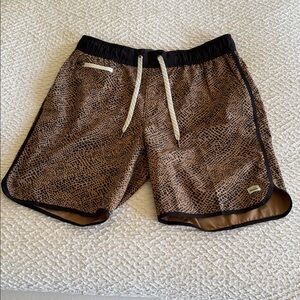 Vuori Men’s 7” Banks Shorts Size Medium LINERLESS
